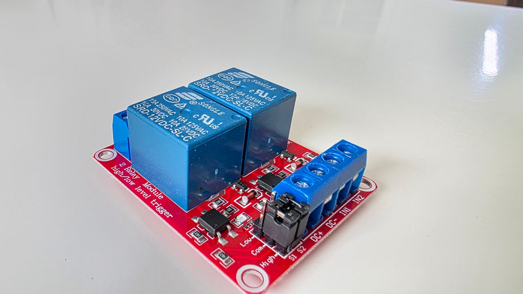 2-Kanal Relæ Modul med Optokobler (5V / 12V) – Giv din microcontroller rigtige muskler! 🦾