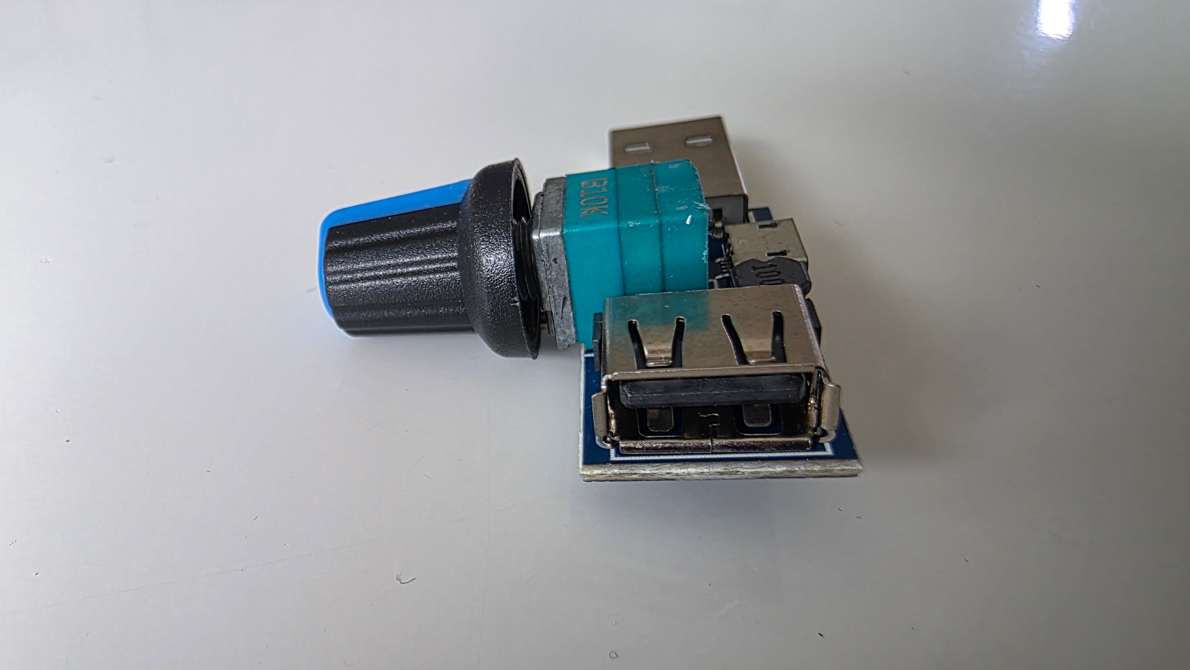 USB Blæser Hastighedsregulator – Få styr på stormen (og støjen)! 🌪️🤫