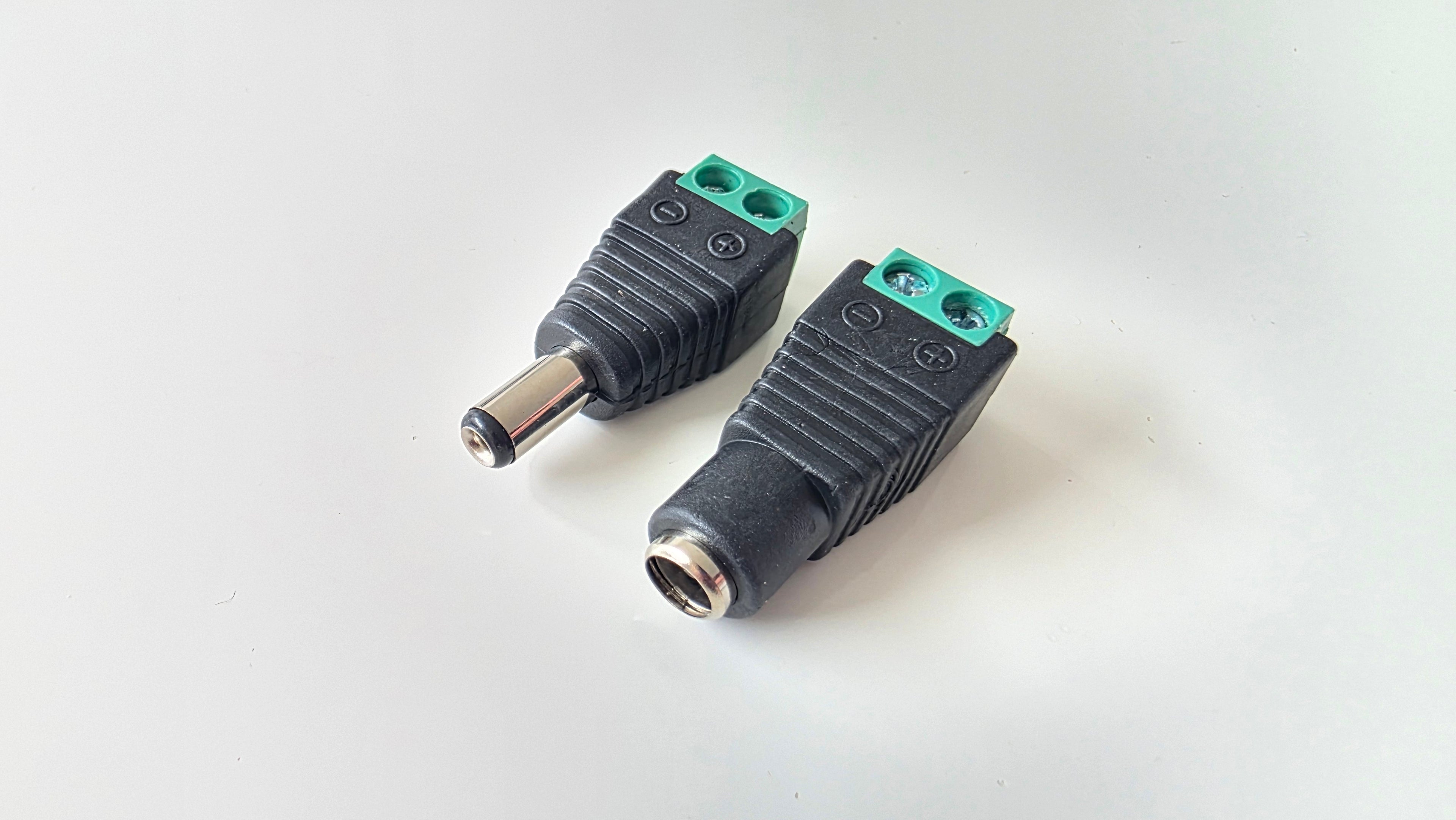 DC Strømstik med Skrueterminal (5.5x2.1mm) – Slip for at lodde! 🔌--KompoNemt-De 2 køn som findes:Hun-stik-KompoNemt