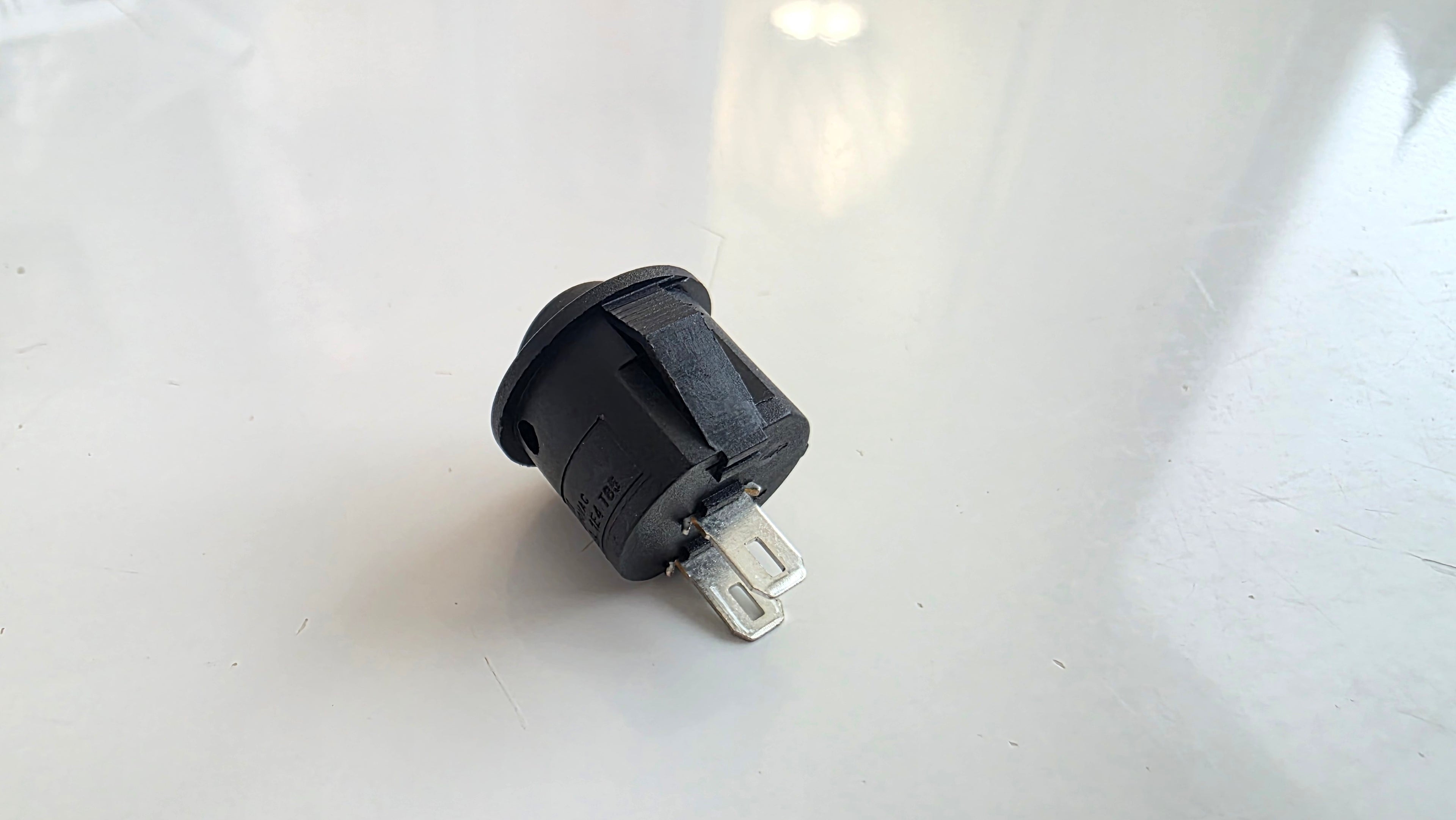 🎚️ Nem montering, perfekt finish: Rund Mini Vippekontakt (Rocker Switch) - Sort