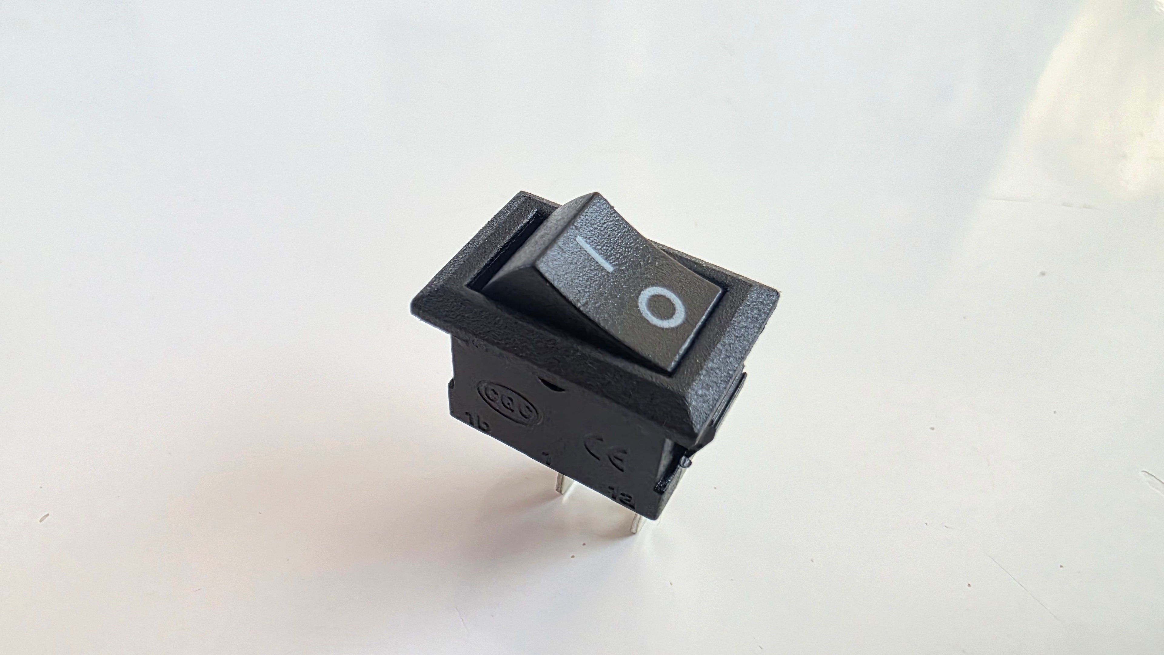 🎚️ Giv dit projekt det perfekte klik: Mini Vippekontakt (Rocker Switch) - Sort