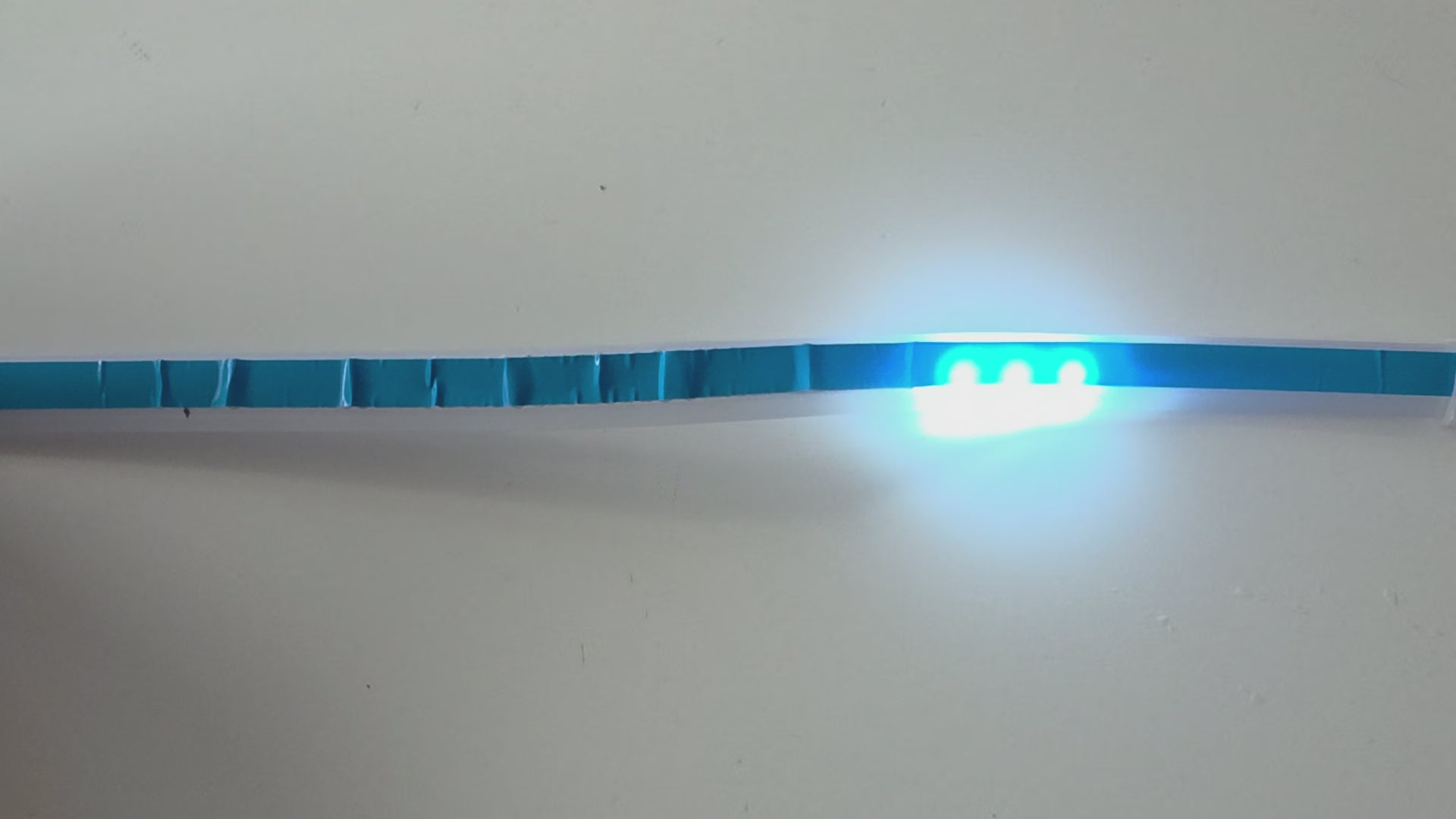 🏎️ Ultra-tyndt Fleksibelt LED Kørelys (Hvid - 30cm) m. Startup Scan – Sæt med 2 stk. ⚡