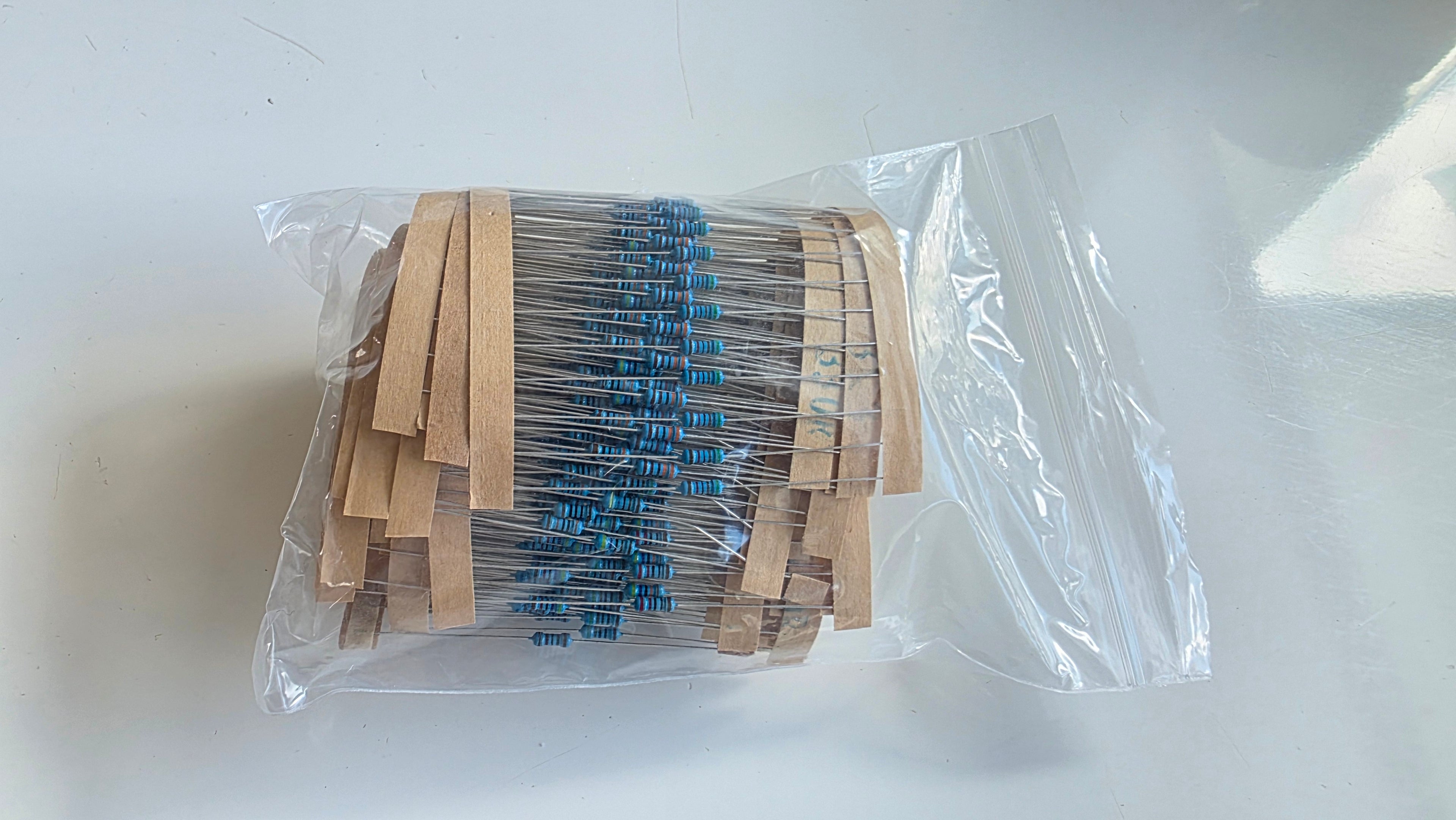 Modstands-sortiment – 600 stk. Metalfilm (1/4W, 1%)