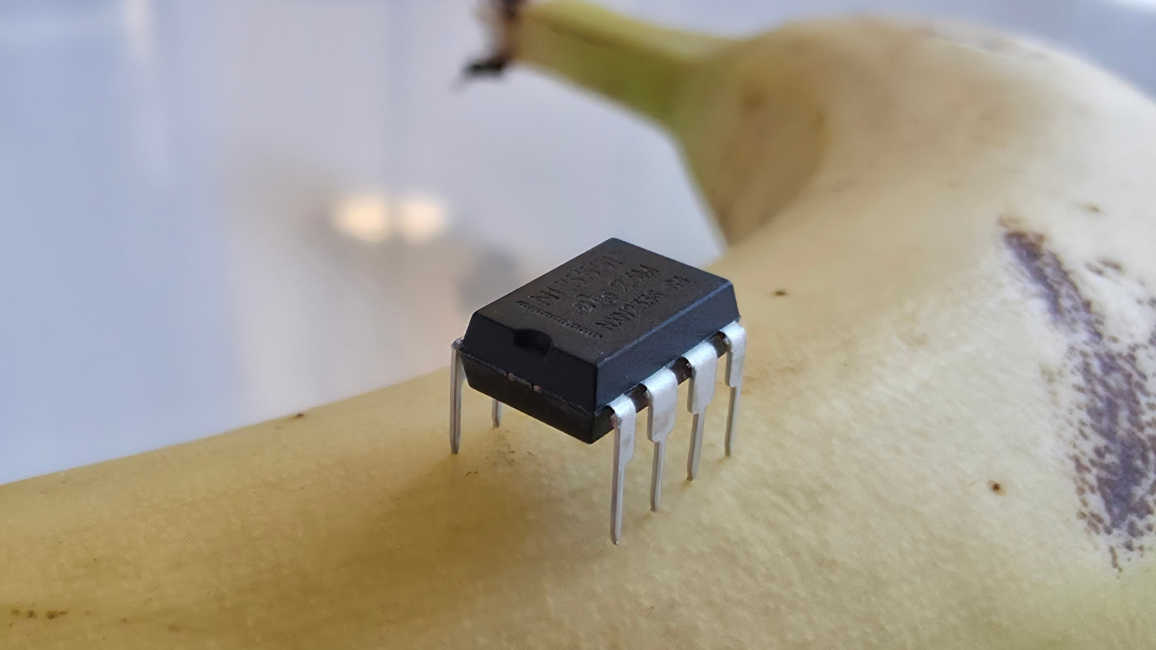 NE555P Timer IC (DIP-8) - Elektronikkens Schweizikniv