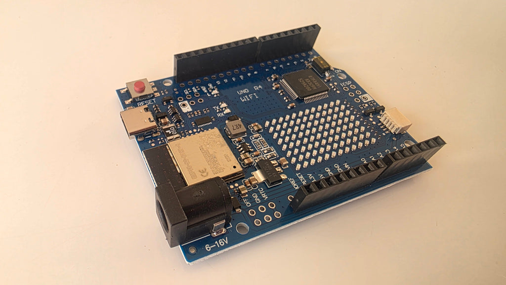 Arduino UNO R4 WiFi (Kompatibel) – Den ultimative opgradering til nørden! 🚀📶