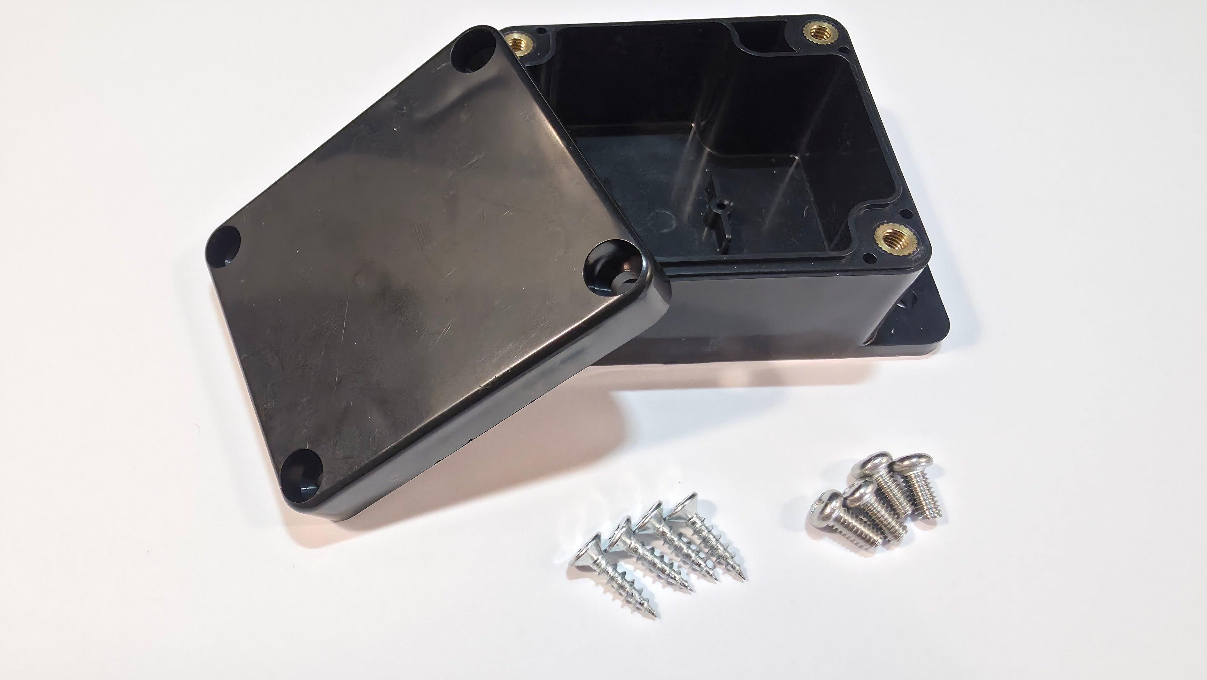 Vandtæt Elektronikkabinet med Flanger / F-Type (63x58x35 mm)
