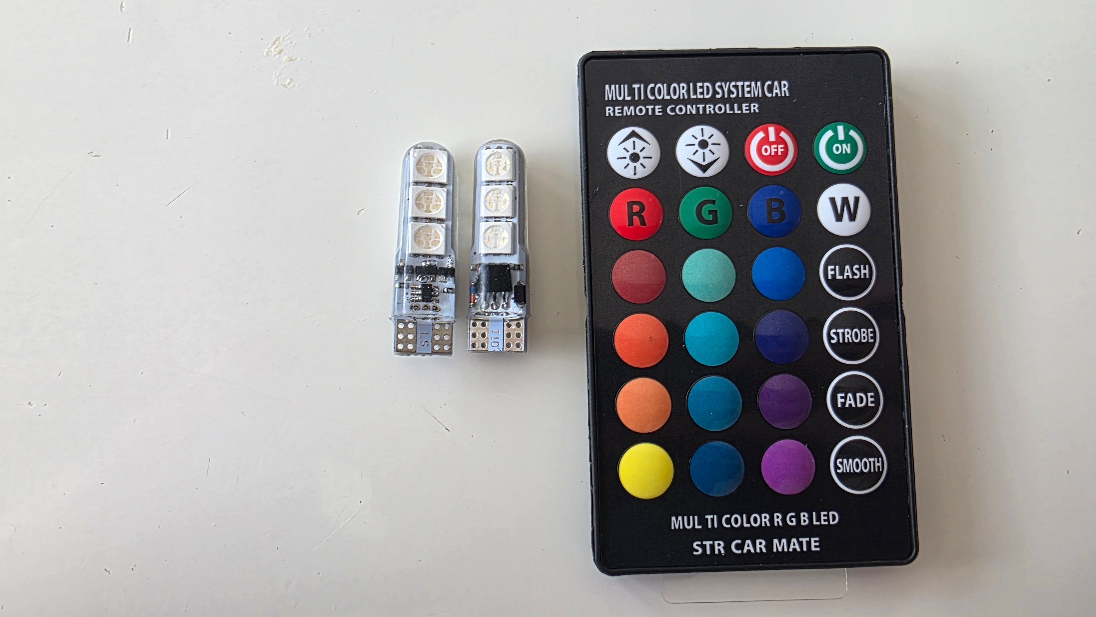 🔵 T10/W5W RGB LED Pærer inkl. Fjernbetjening (Sæt m. 2 stk.) 🔴