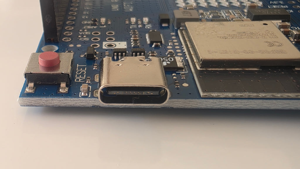 Arduino UNO R4 WiFi (Kompatibel) – Den ultimative opgradering til nørden! 🚀📶