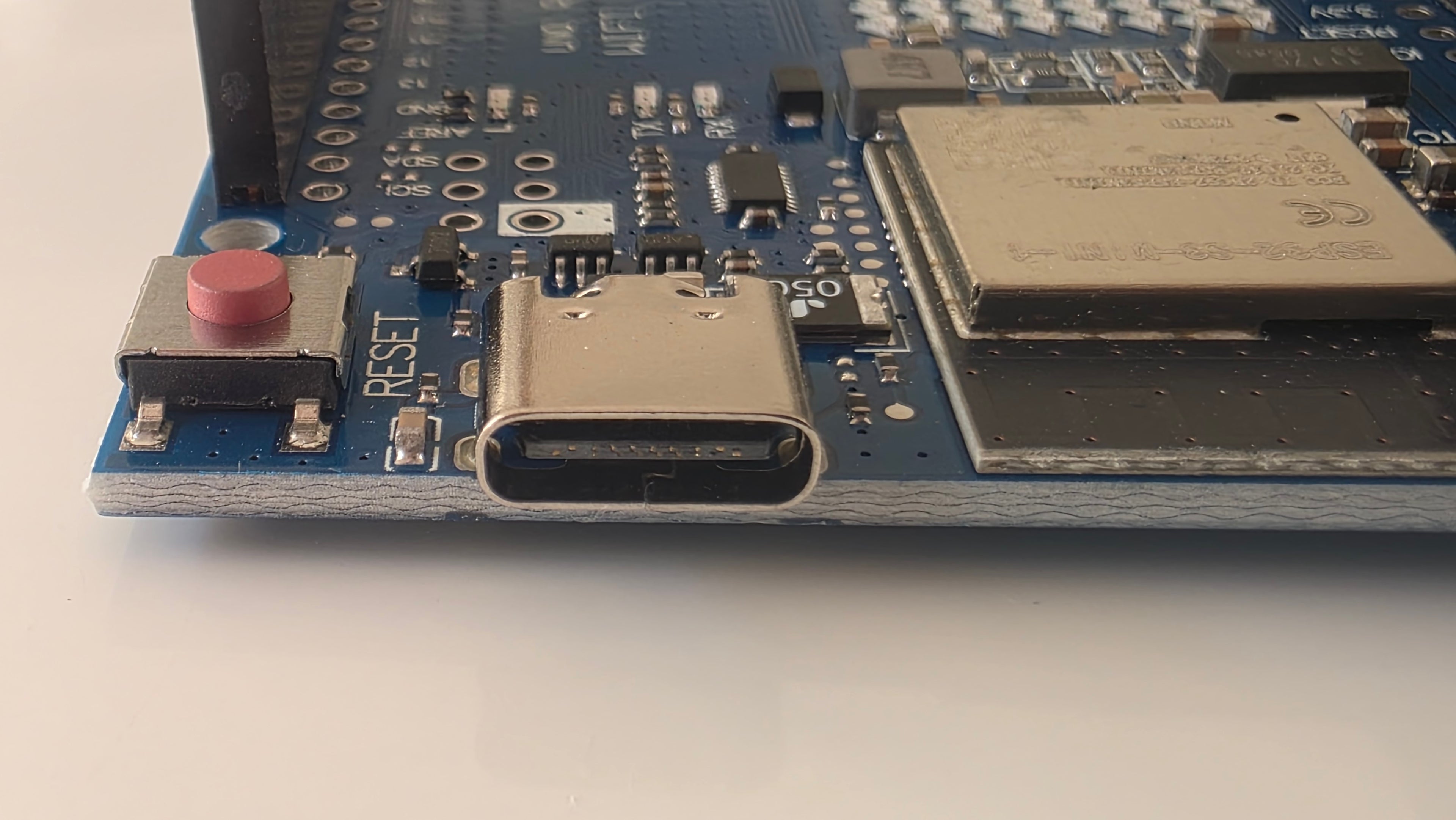Arduino UNO R4 WiFi (Kompatibel) – Den ultimative opgradering til nørden! 🚀📶