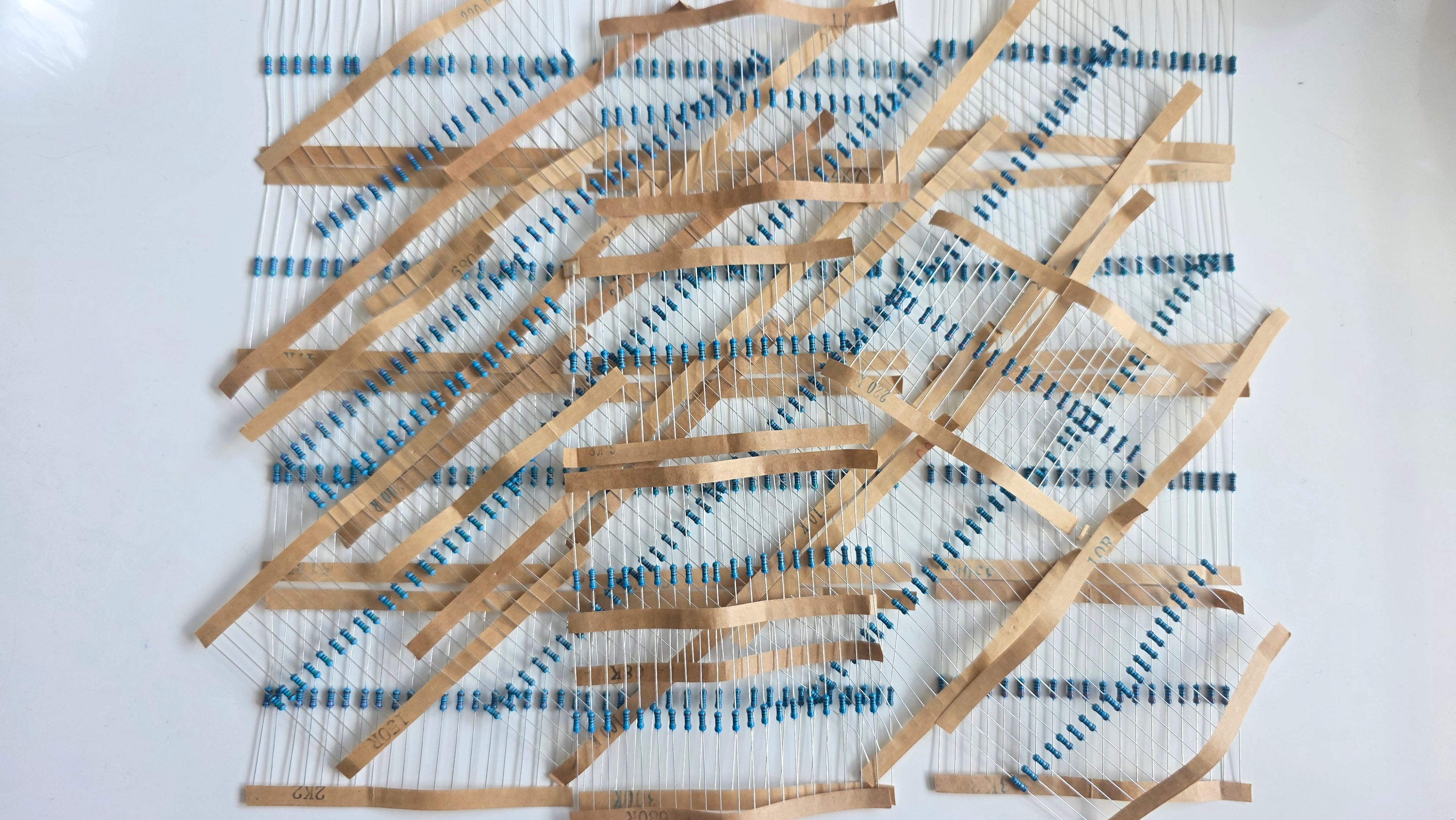 Modstands-sortiment – 600 stk. Metalfilm (1/4W, 1%)