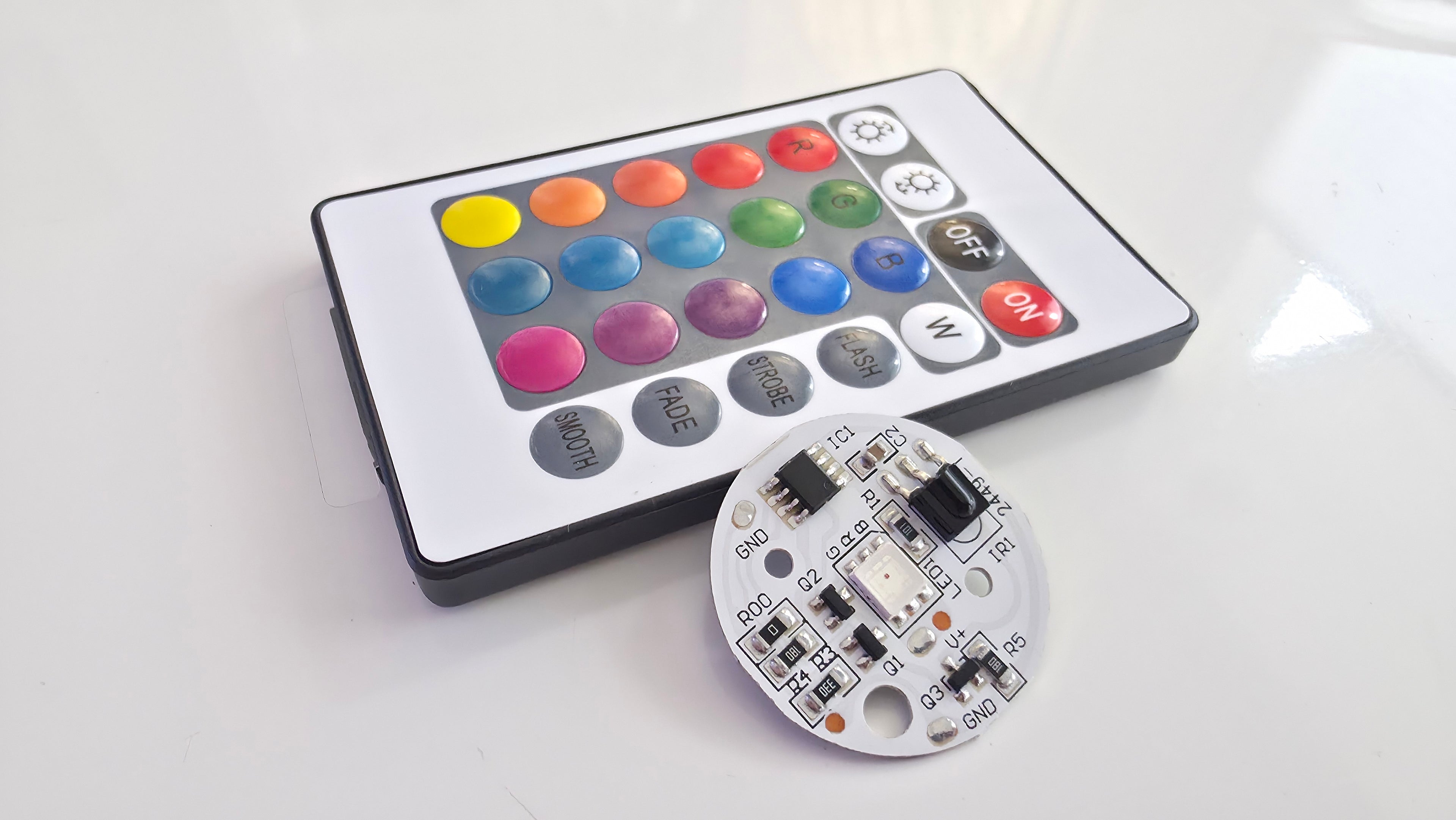 5V RGB LED Controller inkl. 24-Tasters Fjernbetjening – Lys uden kodning! 🌈🕹️